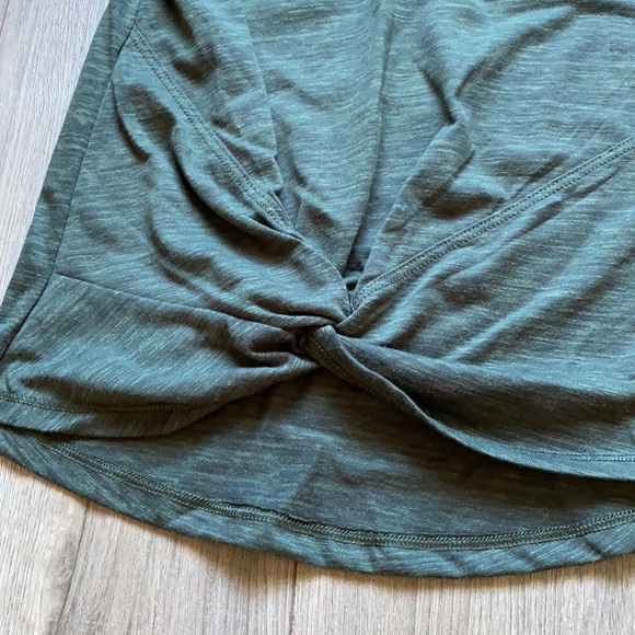 DSG twist knot tank top - Picture 2 of 5